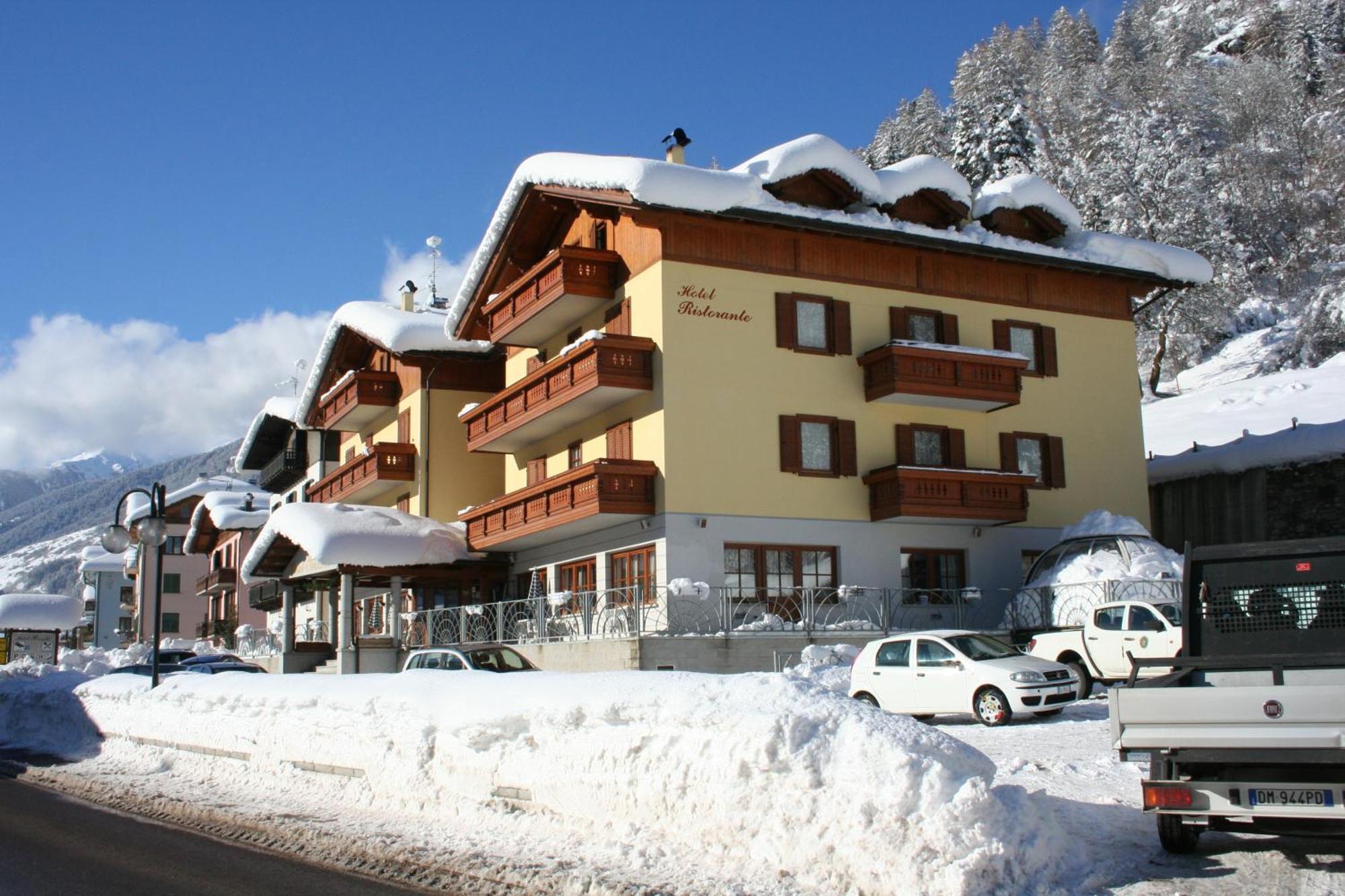 Hotel Pezzotti Pellizzano Eksteriør bilde