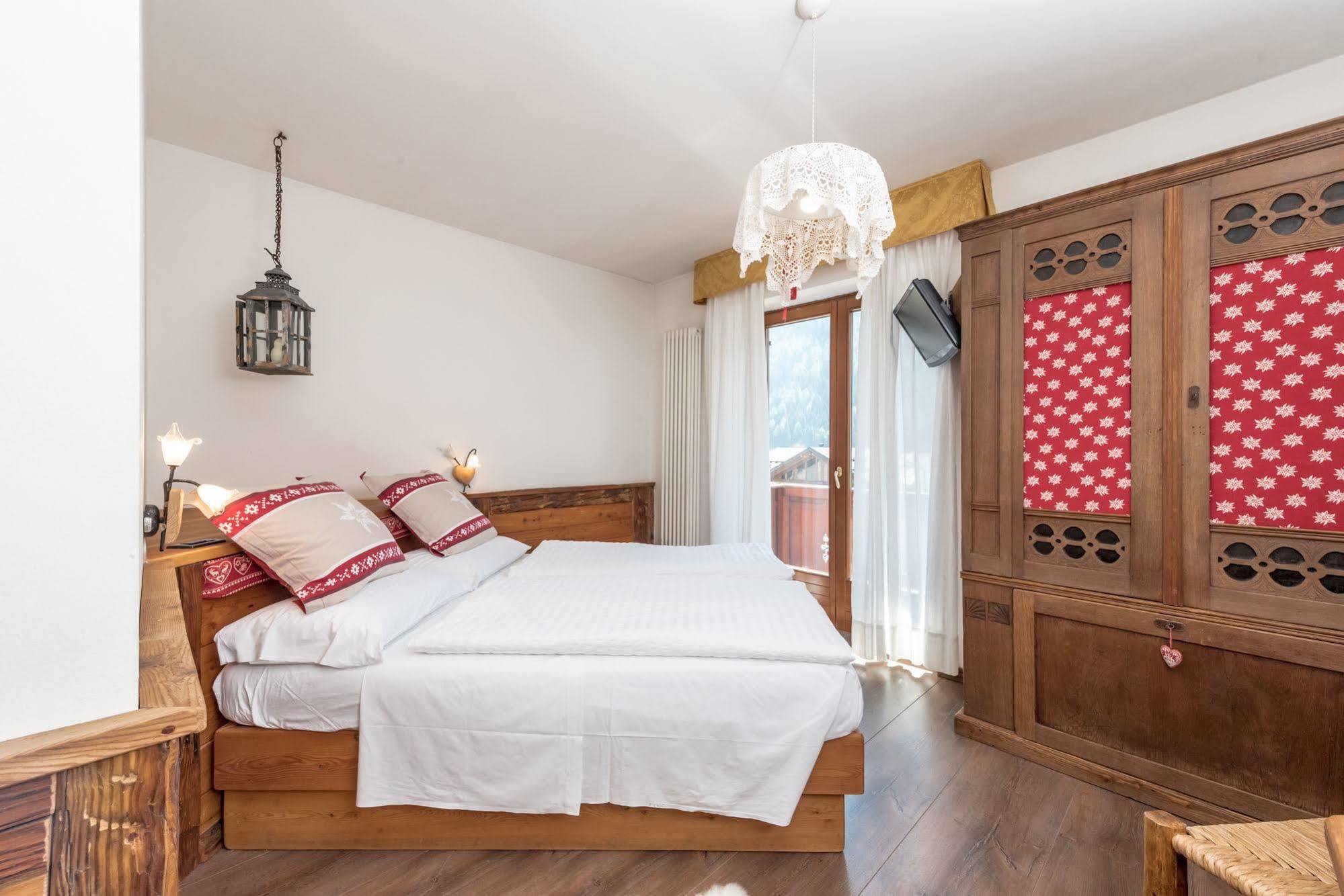 Hotel Pezzotti Pellizzano Eksteriør bilde