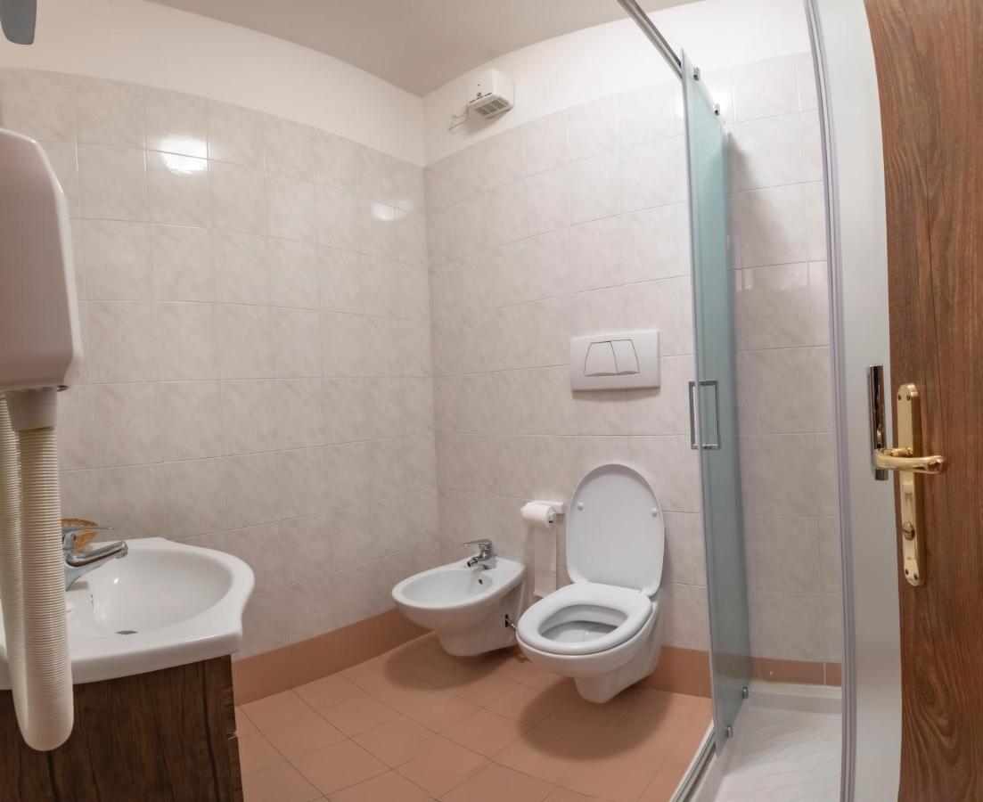 Hotel Pezzotti Pellizzano Eksteriør bilde